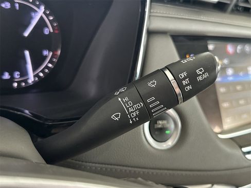 Used 2017 Cadillac XT5 Luxury w/ Driver Awareness Package image 20