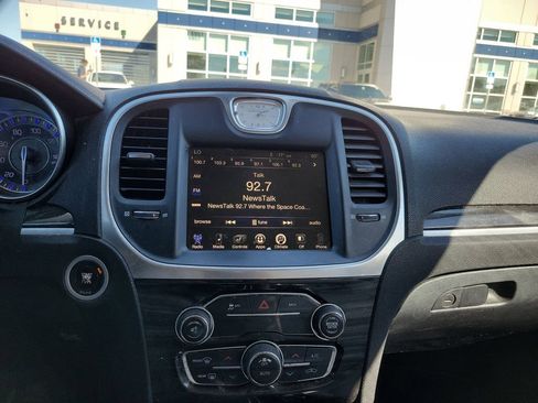 Used 2016 Chrysler 300 Limited image 24