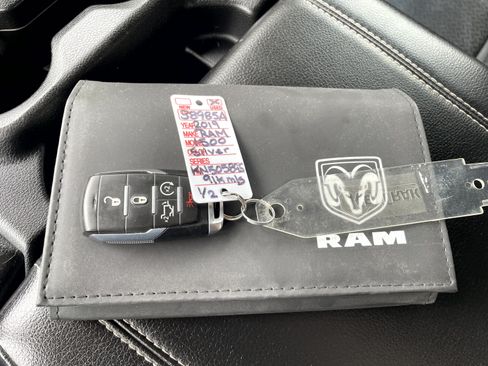 Used 2019 RAM 1500 Laramie AWD/4WD image 20