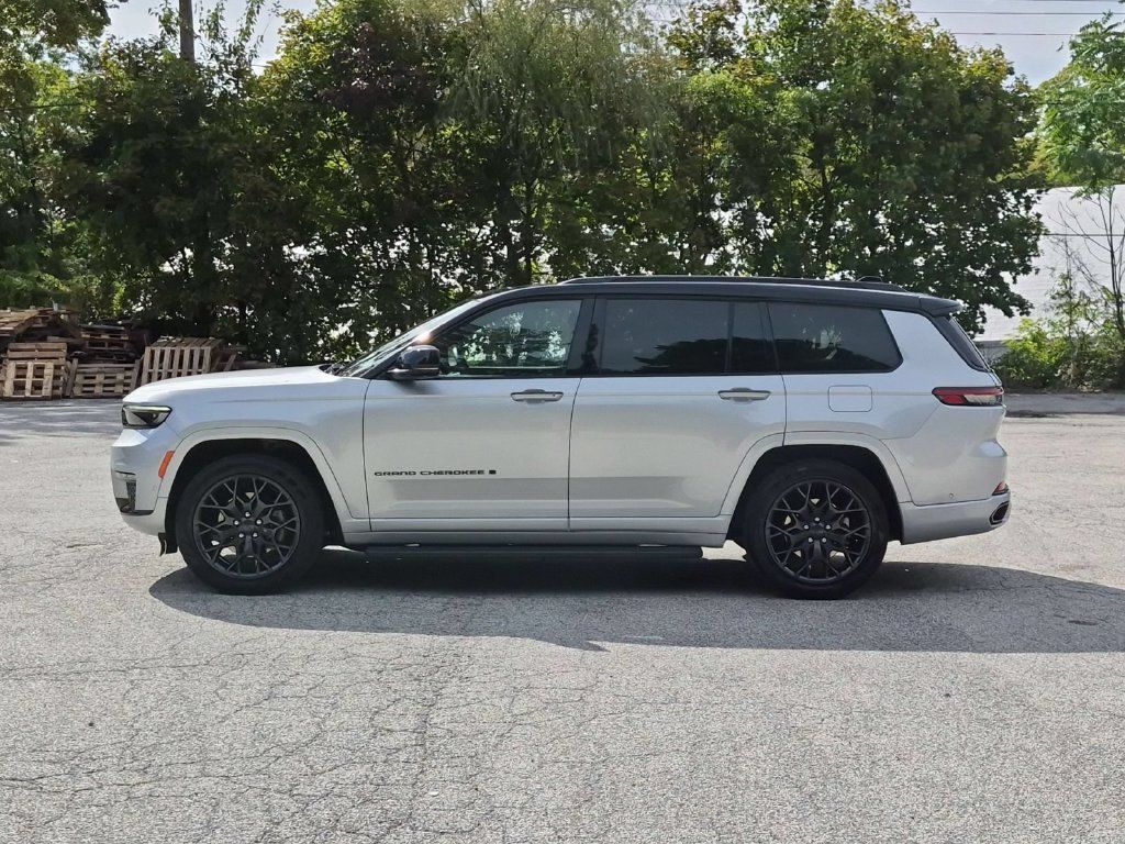 Used 2024 Jeep Grand Cherokee L Summit w/ High Altitude Package AWD/4WD image 11