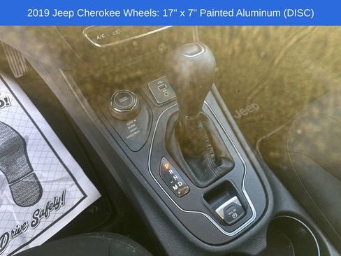Used 2019 Jeep Cherokee Latitude w/ Popular Appearance Group image 27