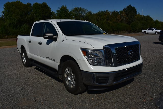 Used 2018 Nissan Titan SV w/ SV Convenience Package AWD/4WD image 3