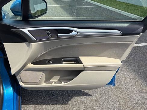 Used 2020 Ford Fusion SE FWD image 15