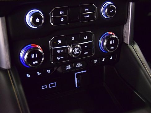 Used 2021 GMC Yukon SLT w/ SLT Premium Package image 26