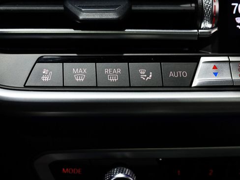 Used 2022 BMW X6 xDrive40i w/ M Sport Package image 38