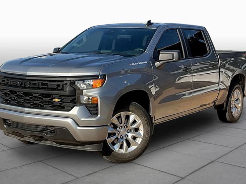 Used 2024 Chevrolet Silverado 1500 Custom image 3