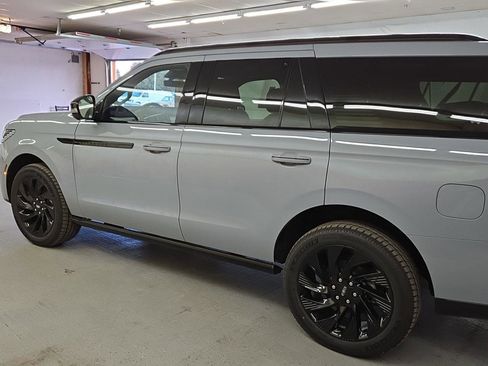 New 2025 Lincoln Navigator Reserve w/ Jet Appearance Package image 10