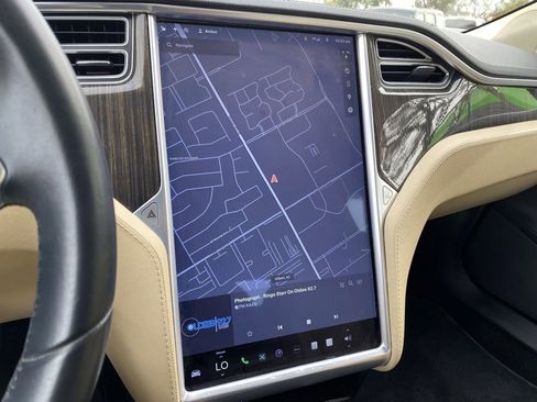 Used 2013 Tesla Model S Performance image 27