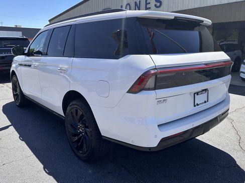 Used 2025 Lincoln Navigator Reserve w/ Jet Appearance Package AWD/4WD image 9