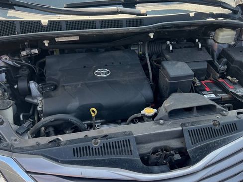 Used 2015 Toyota Sienna XLE FWD image 23