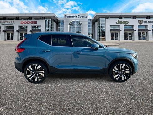 Used 2023 Volvo XC40 B5 Plus w/ Driver Assist Package AWD/4WD image 9