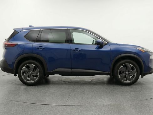Used 2025 Nissan Rogue SV FWD image 11