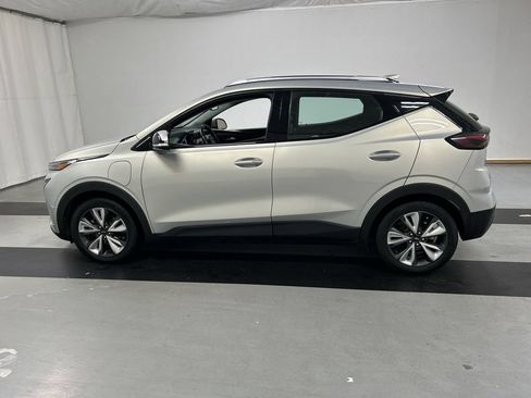 Used 2022 Chevrolet Bolt EUV LT w/ Convenience Package FWD image 6
