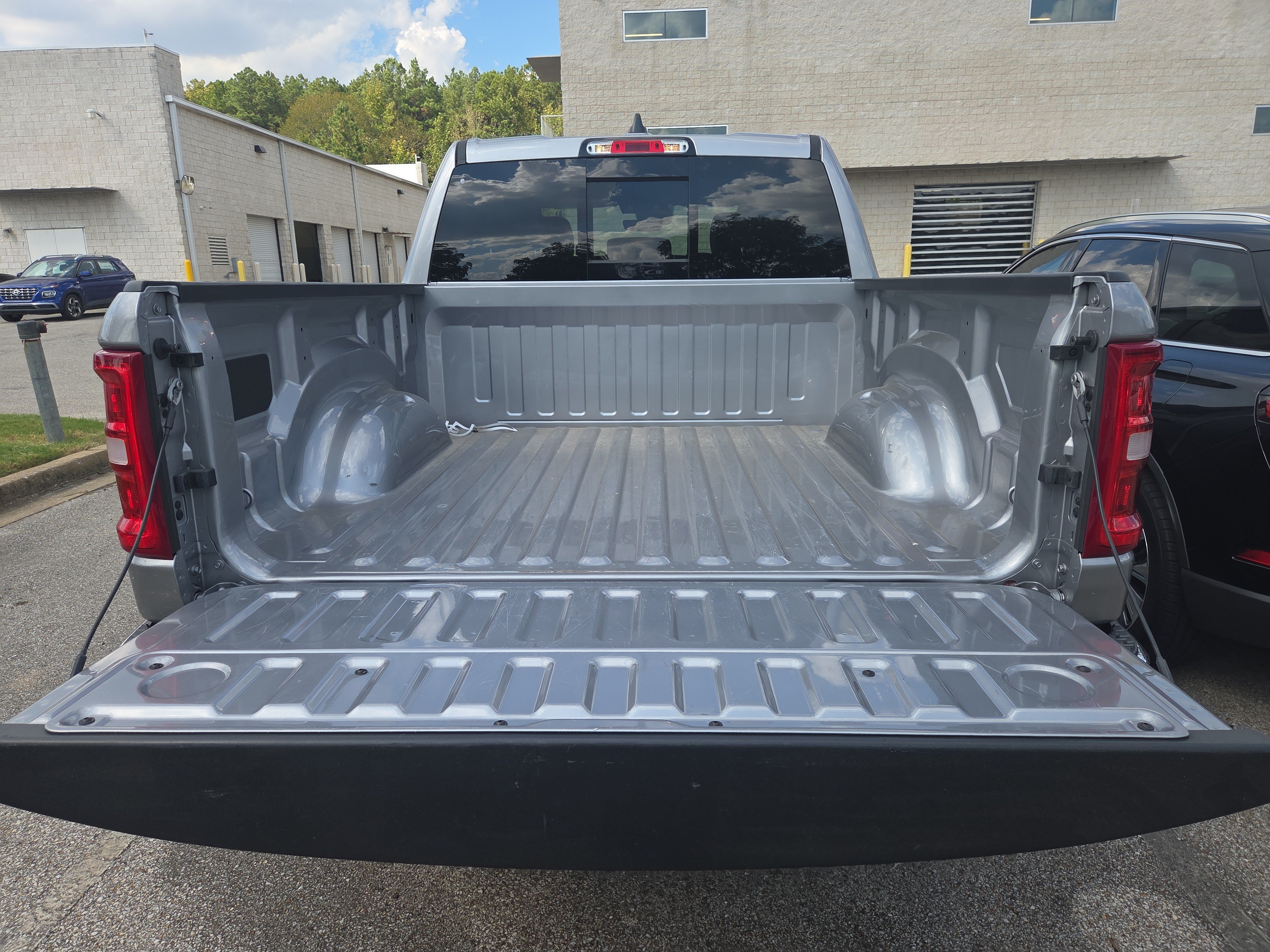 Used 2026 RAM 1500 Laramie AWD/4WD image 9