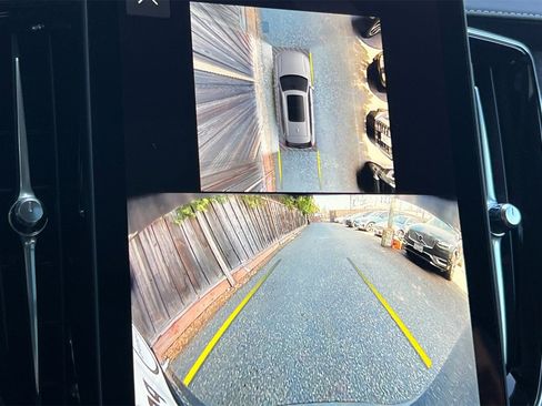 Certified 2025 Volvo XC90 B6 Ultra w/ Lounge Package image 20