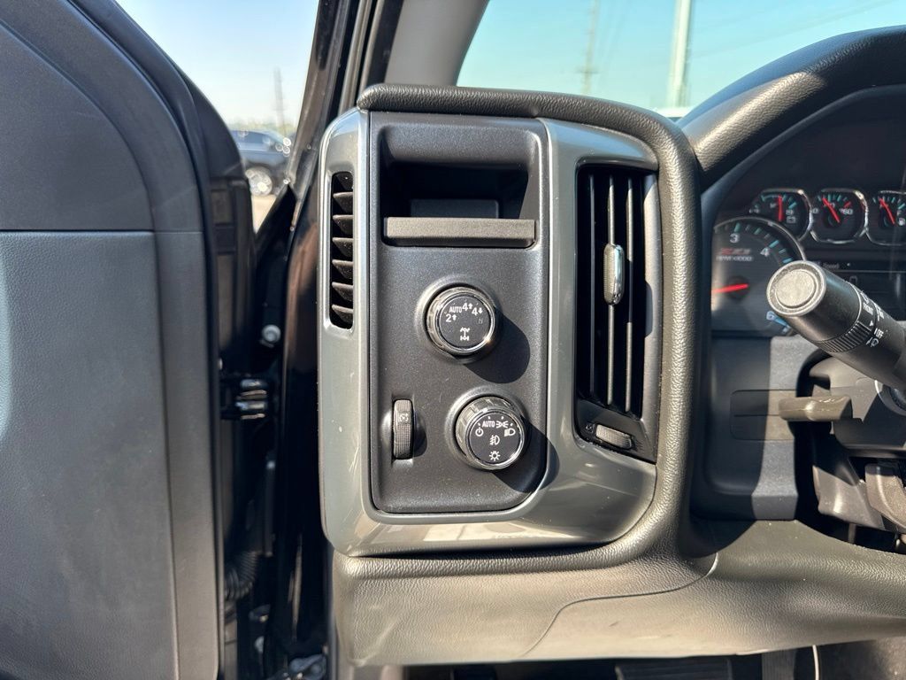 Used 2017 Chevrolet Silverado 1500 LT w/ All Star Edition AWD/4WD image 13