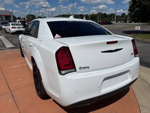 Used 2022 Chrysler 300 Touring L w/ Safetytec Plus Group RWD image 5