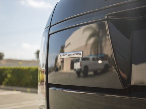 Used 2018 Land Rover Range Rover Supercharged AWD/4WD image 16