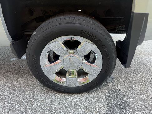 Used 2015 Chevrolet Silverado 1500 LTZ Z71 w/ LTZ Plus Package AWD/4WD image 42