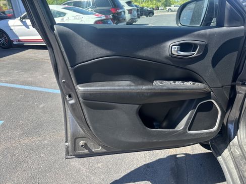 Used 2019 Jeep Compass Limited AWD/4WD image 15