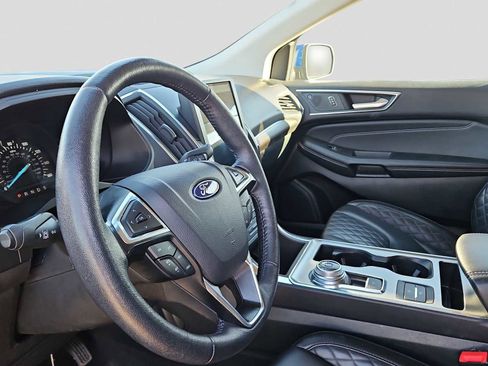Used 2024 Ford Edge Titanium image 10