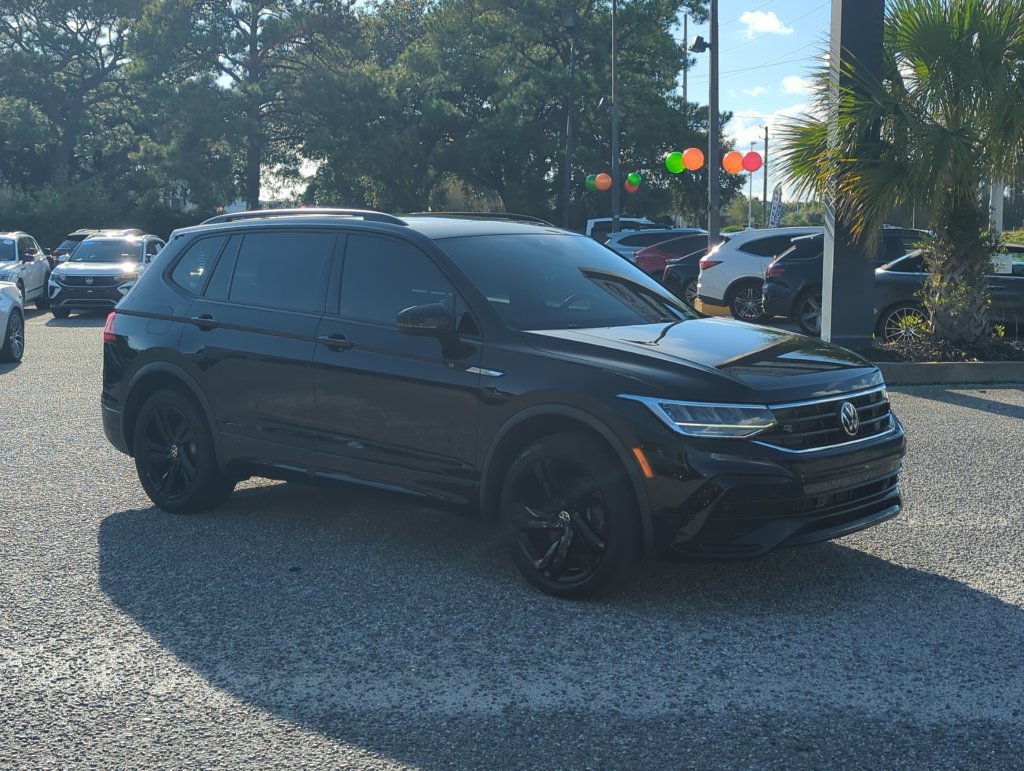 Certified 2023 Volkswagen Tiguan SE R-Line FWD image 9
