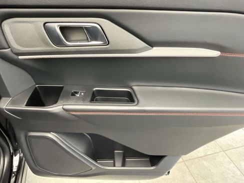 Used 2025 Ford Explorer ST-Line image 17