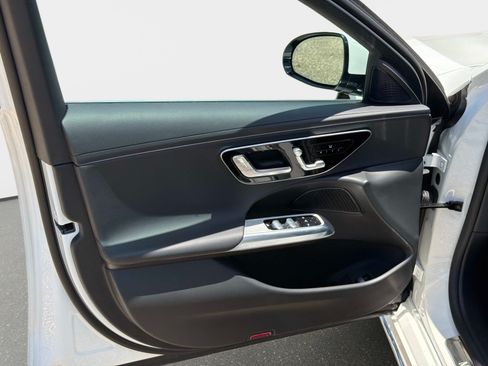 Used 2025 Mercedes-Benz E 350 Sedan image 16