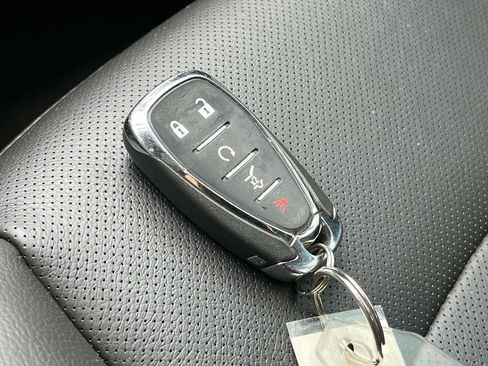 Certified 2018 Chevrolet Equinox Premier FWD image 37
