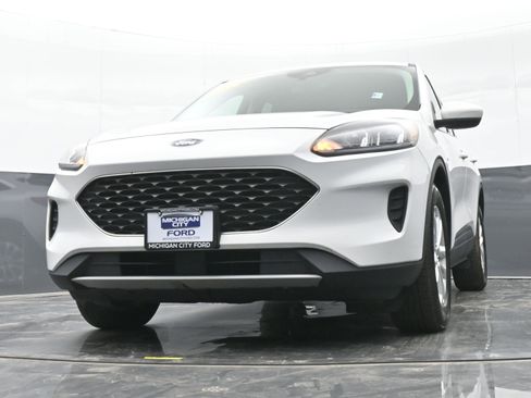 Used 2021 Ford Escape SE image 42