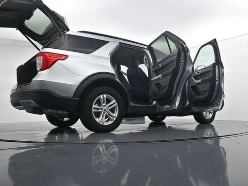 Used 2024 Ford Explorer XLT w/ Equipment Group 202A AWD/4WD image 43