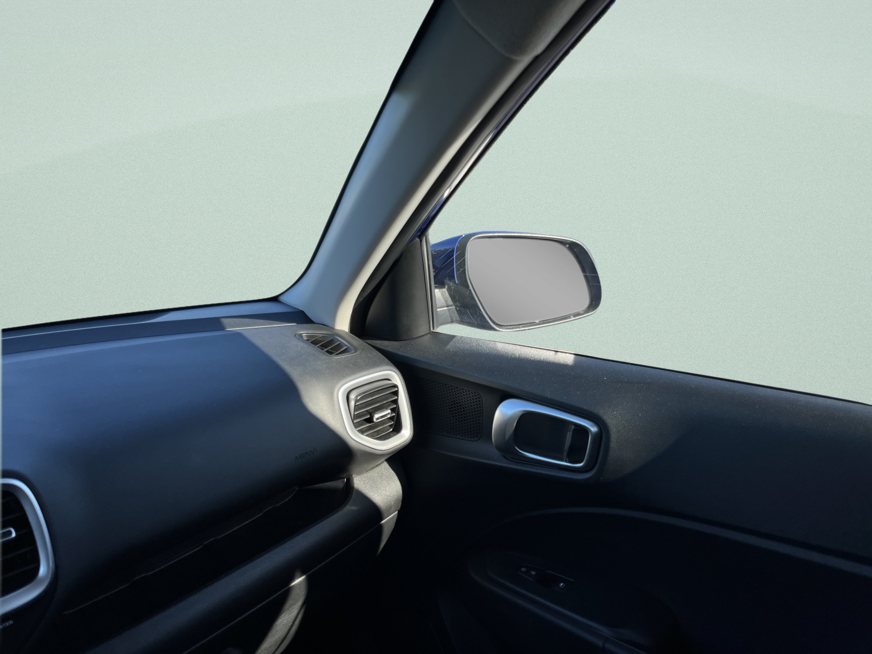 Used 2025 Hyundai Venue SEL FWD image 28