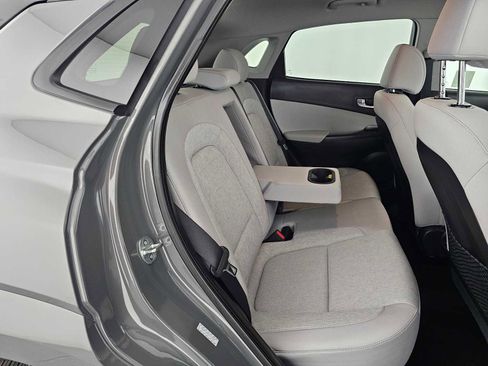 Used 2023 Hyundai Kona SE image 12