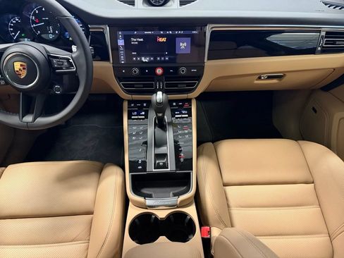 Certified 2026 Porsche Macan AWD/4WD image 17
