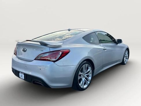 Used 2014 Hyundai Genesis 3.8 RWD image 3