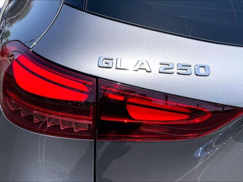 Used 2025 Mercedes-Benz GLA 250 image 28