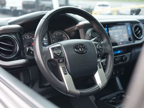 Used 2019 Toyota Tacoma Limited image 10