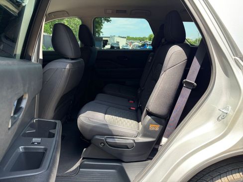 Used 2025 Nissan Pathfinder SV FWD image 28