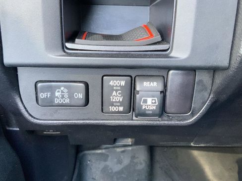 Used 2017 Toyota Tacoma TRD Off-Road image 31