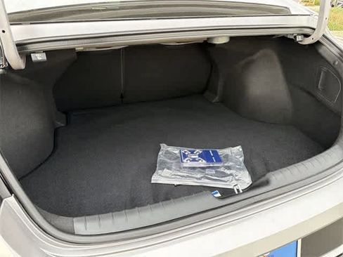 Certified 2025 Hyundai Elantra Limited image 27