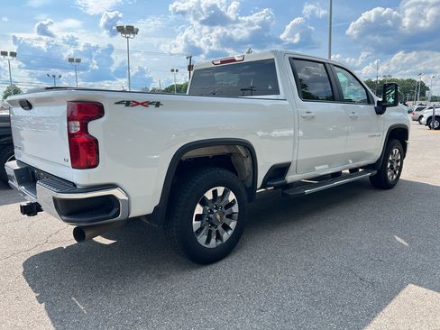 Used 2025 Chevrolet Silverado 2500 LT w/ Convenience Package AWD/4WD image 3
