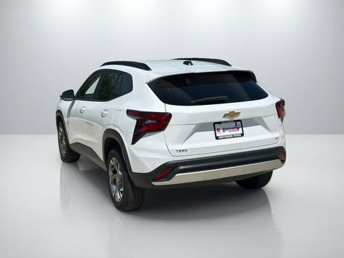 Used 2025 Chevrolet Trax LT FWD image 7