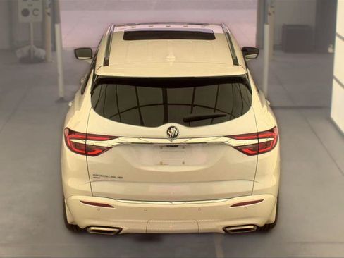 Used 2021 Buick Enclave Avenir w/ Avenir Technology Package AWD/4WD image 10