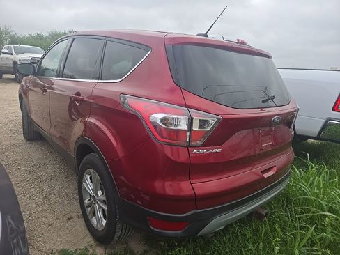 Used 2017 Ford Escape SE image 2