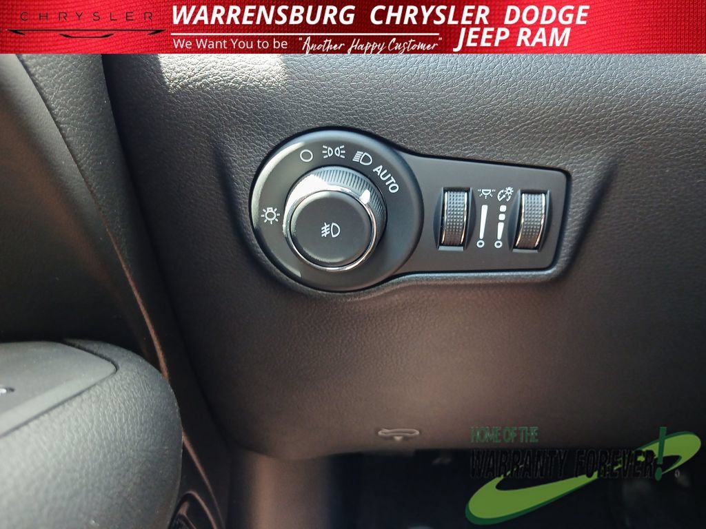 New 2026 Jeep Compass Latitude AWD/4WD image 32