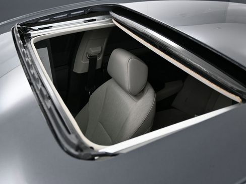 Used 2025 Honda Accord SE image 11