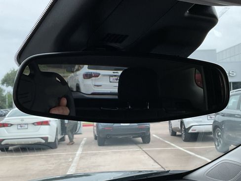 Used 2025 Chevrolet Trax LT w/ LT Convenience Package image 28