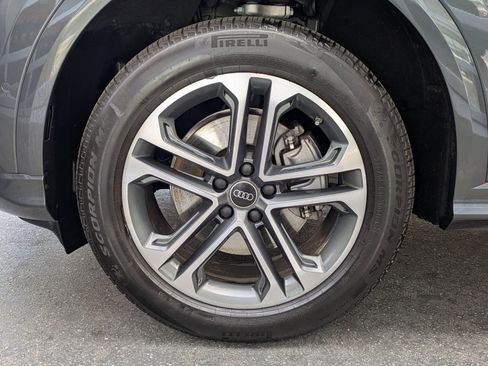 Used 2025 Audi Q5 Premium w/ Convenience Package image 27