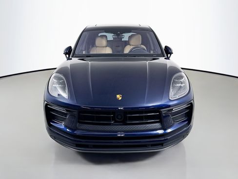 Certified 2022 Porsche Macan image 6