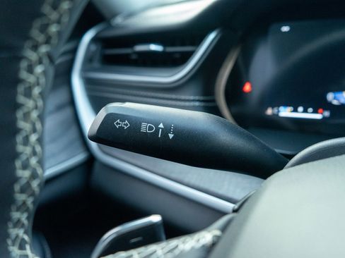 Used 2023 Jeep Grand Cherokee L Limited w/ Luxury Tech Group II image 27